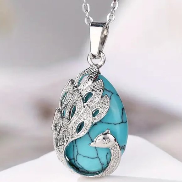 Peacock Blue Howlite stone Pendant Necklace - Picture 1 of 2